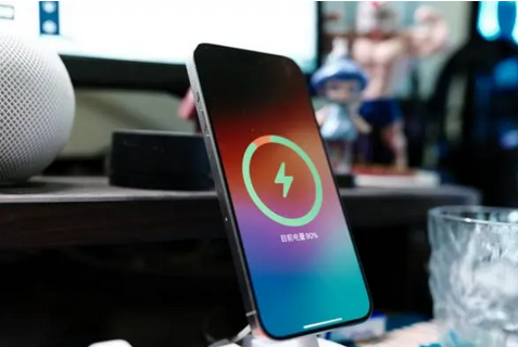 旺苍苹果15换屏服务分享用什么充电器给iPhone15充电更好 